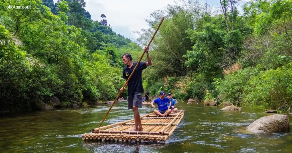 Bamboo Rafting กำลังเป็นที่นิยมในหลายพื้นที่ของประเทศไทย โดยเฉพาะจังหวัดที่มีแม่น้ำสายสำคัญและธรรมชาติอุดมสมบูรณ์ ไม่ว่าจะเป็น