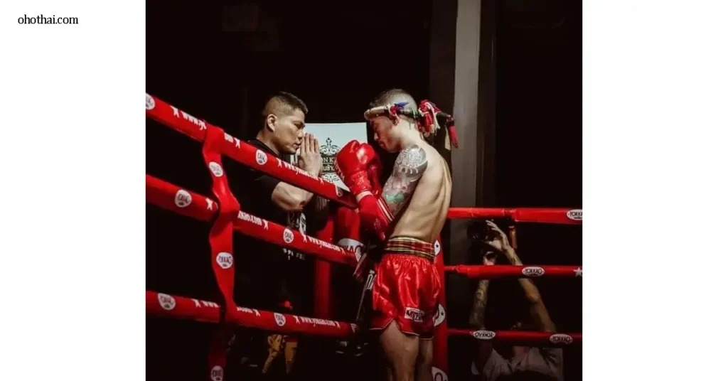 Watch Muay Thai ชมมวยไทยการชมมวยไทยไม่เพียงให้ความสนุกสนาน แต่ยังสะท้อนวัฒนธรรมไทยอย่างลึกซึ้ง นักมวยไทยใช้เทคนิคการเตะ